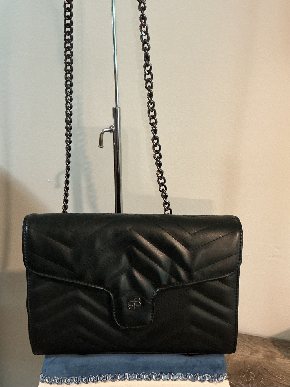 Bienali Kaci Black Chevron Quilted Crossbody Bag Chain Strap Gunmetal 10x7x3
